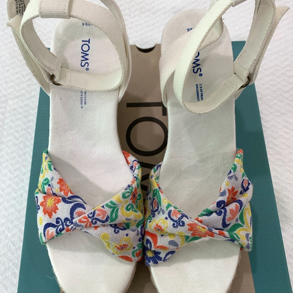 Toms “Marisela” White Wedge Sandals Comfortable Summer Footwear